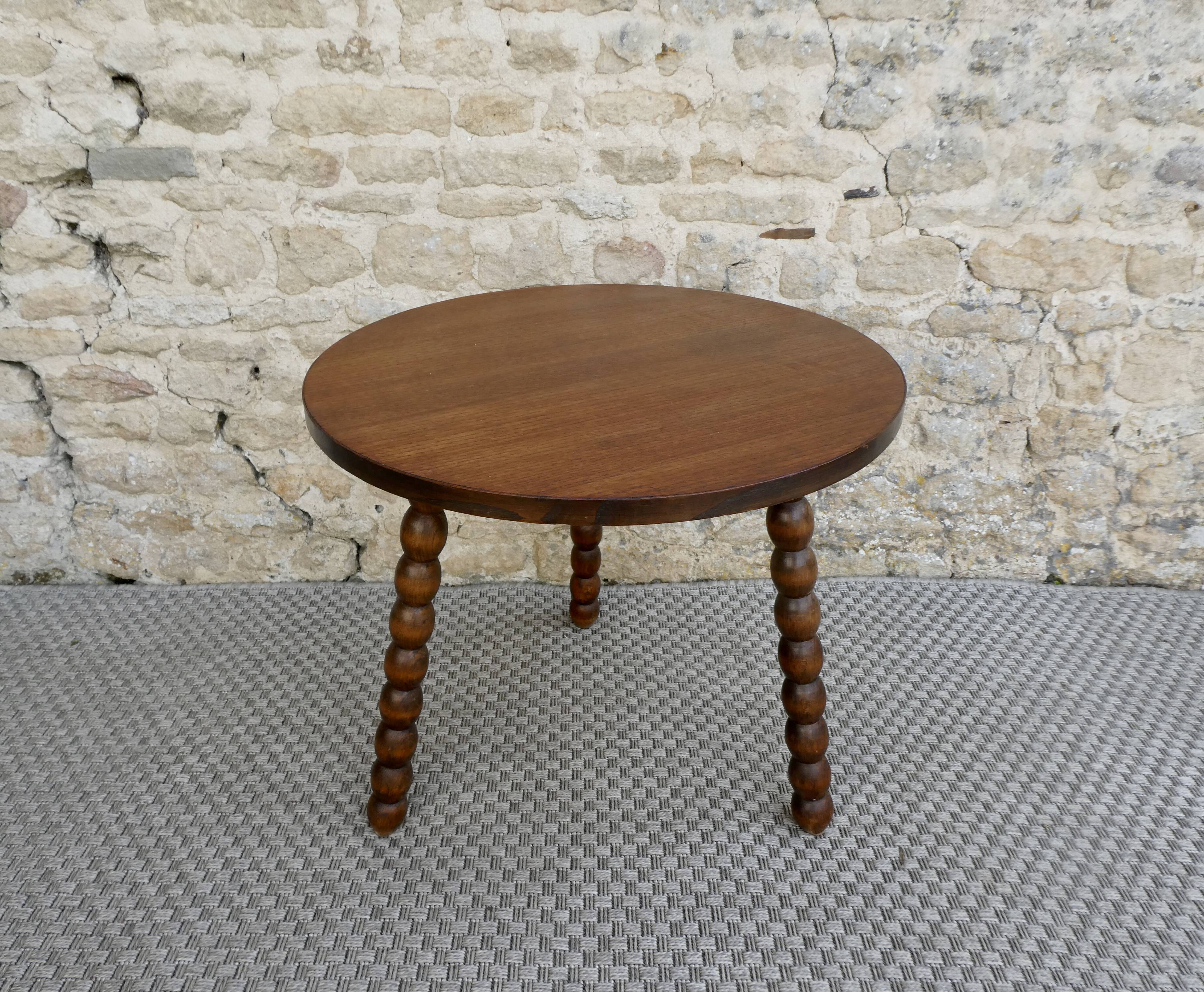 Tripod gueridon with turned wooden legs