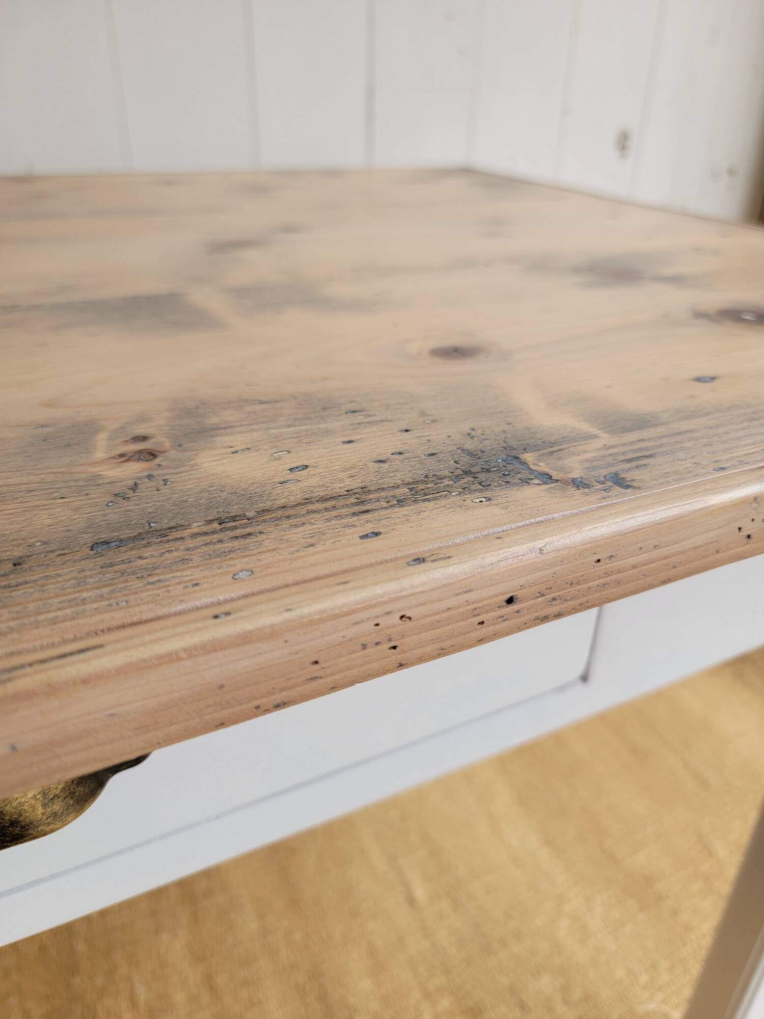 Rectangular wooden dining table - 4/6 people