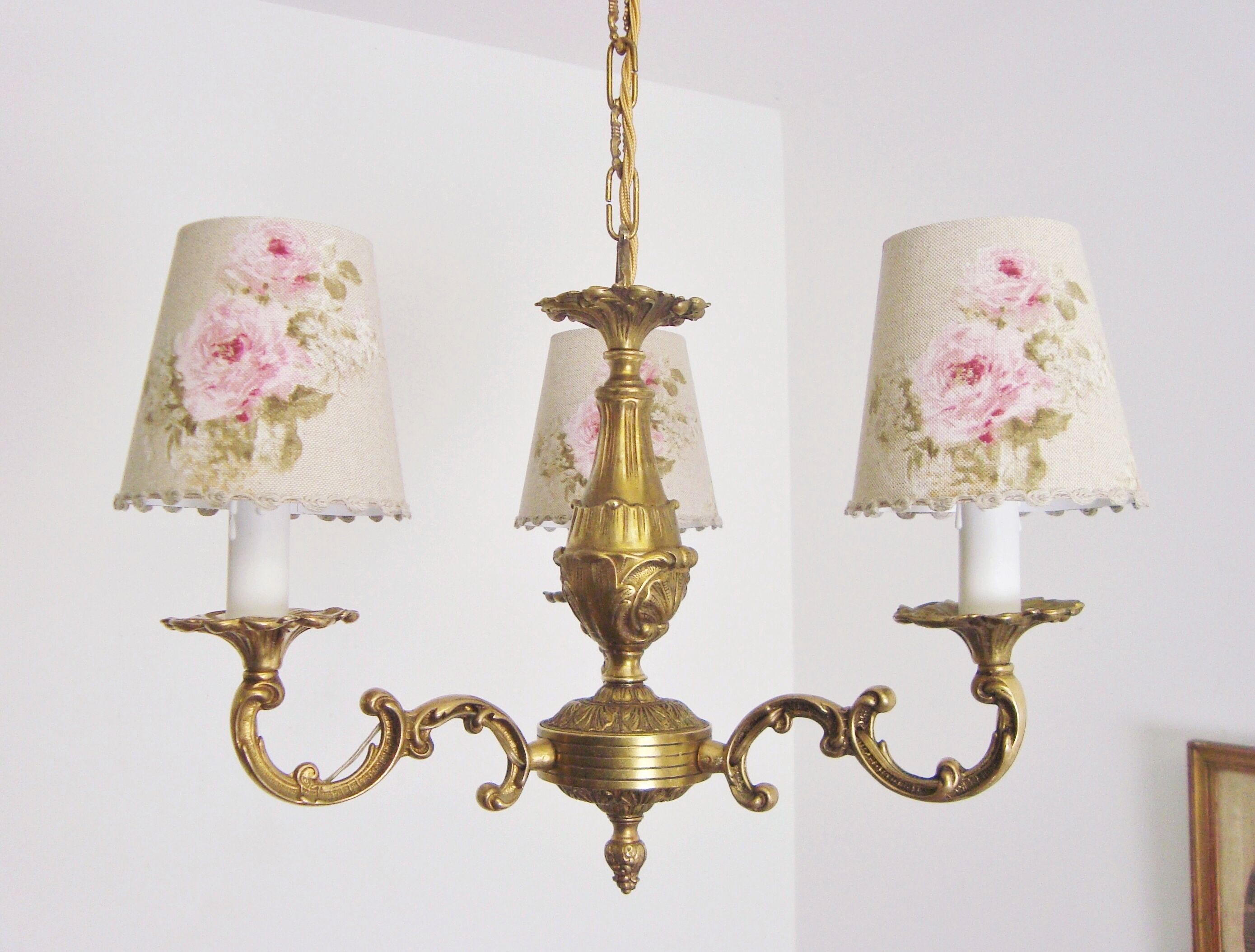 Lustre vintage avec trois abat-jours fait main en tissu