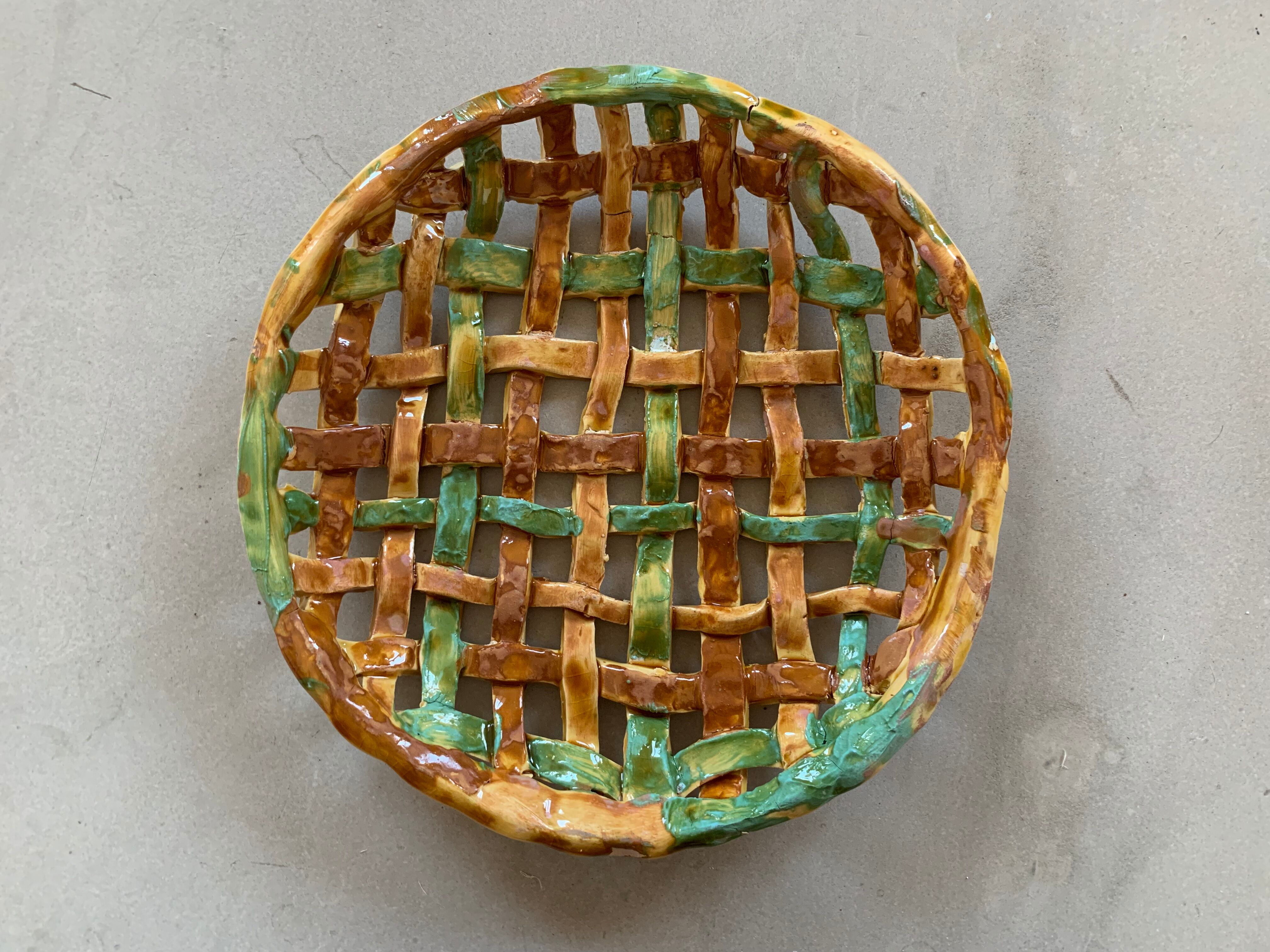 Ceramic braided fruit cup