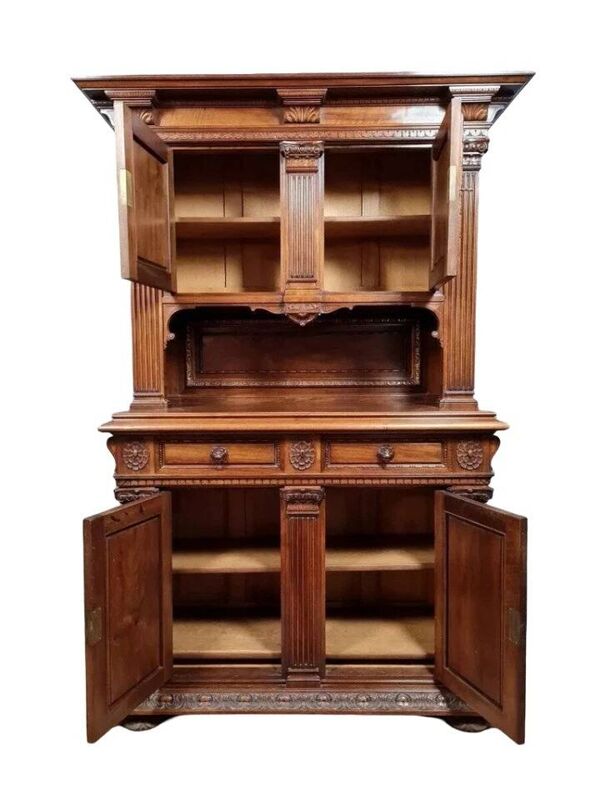 Buffet deux corps style renaissance en noyer massif vers 1850