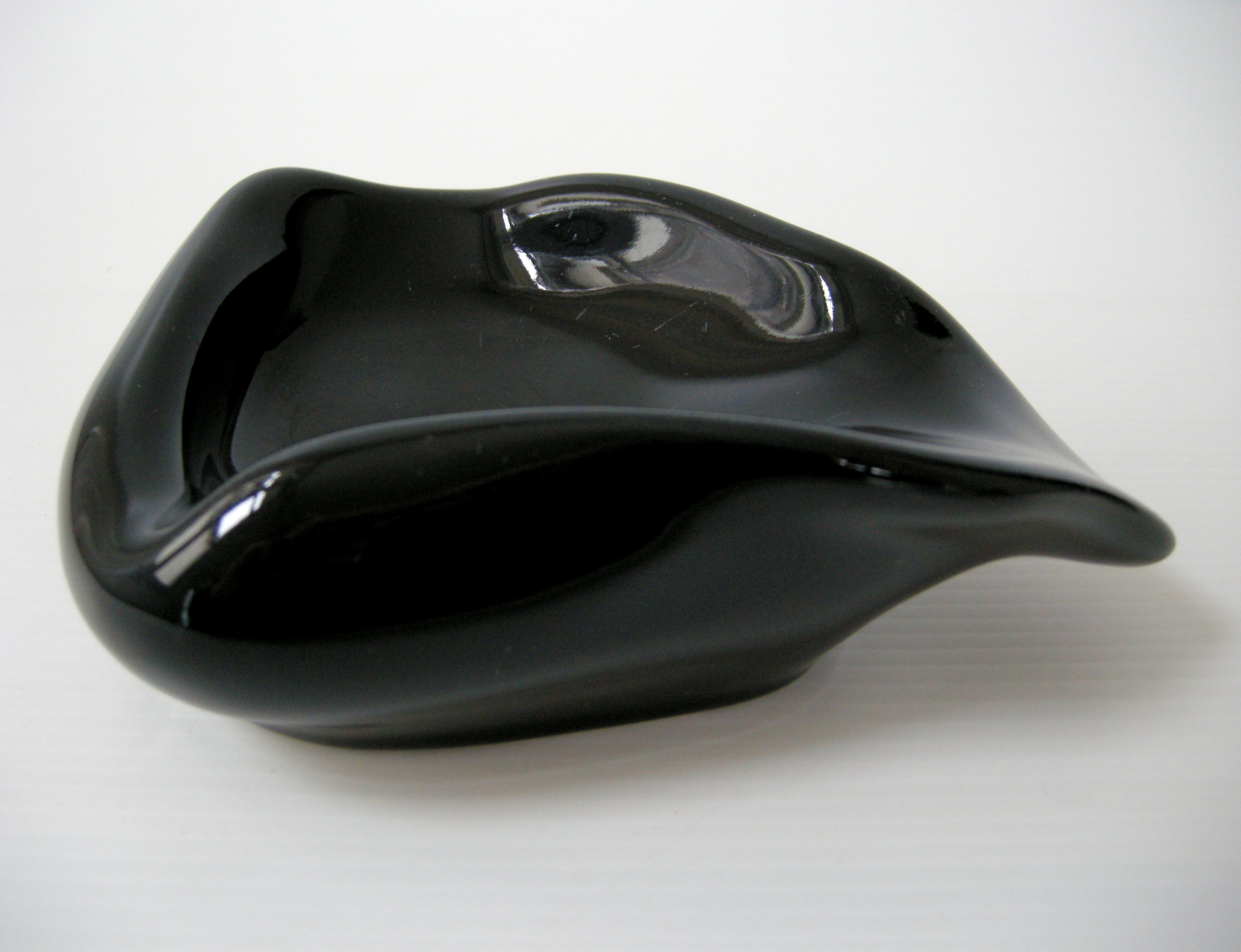 Vintage ashtray 1950 free-form ceramic