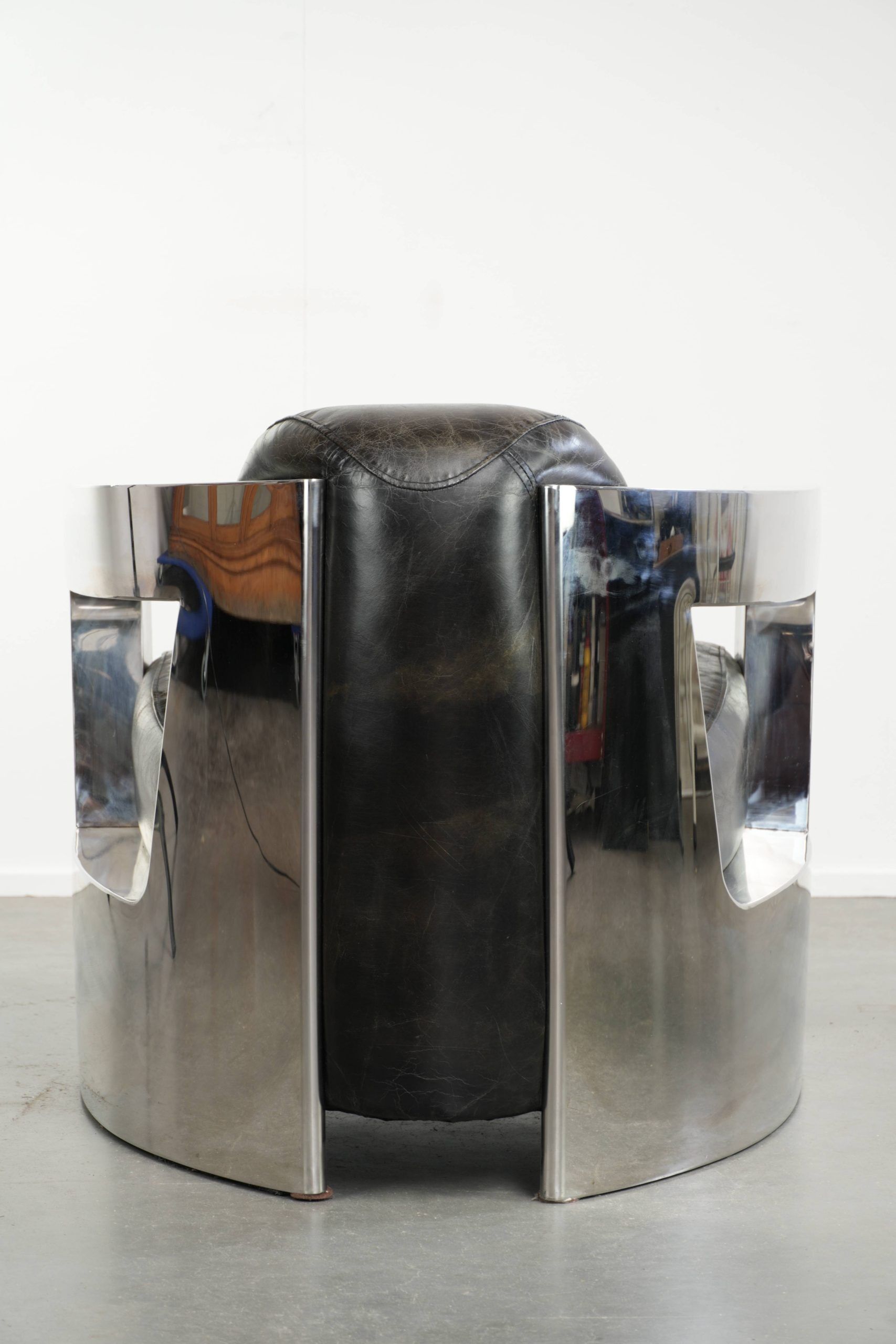 Industrial Aviator design armchair in cowhide finished with aluminium