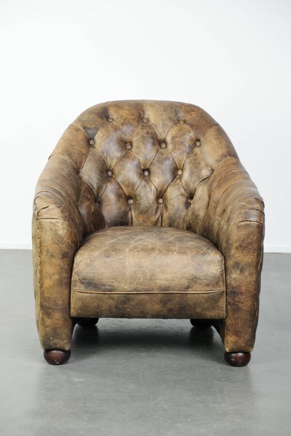 Fauteuil club Chesterfield en cuir de vache unique avec une belle combinaison de couleurs.