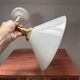 Applique murale en opaline blanche inclinable