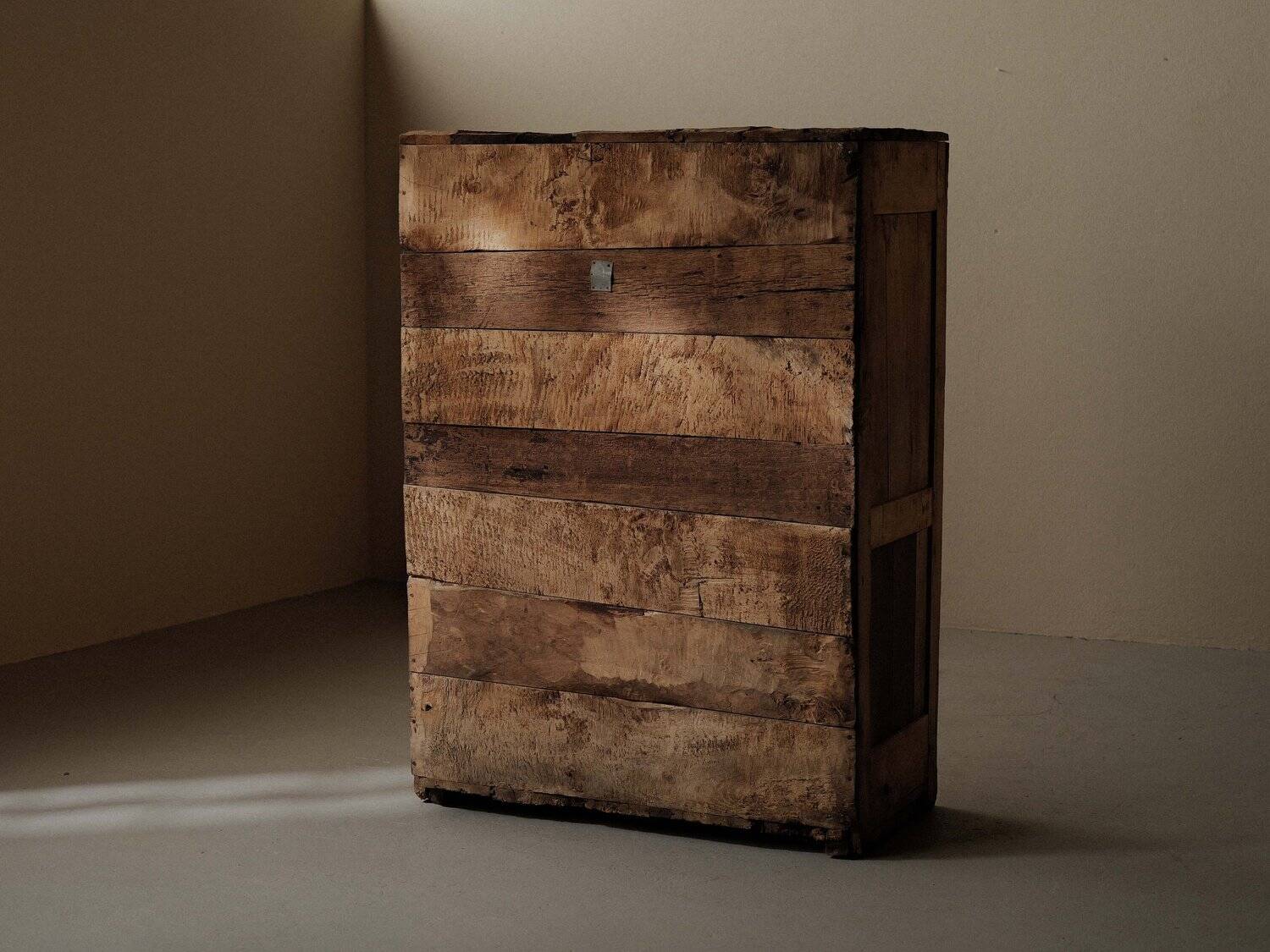 Petit meuble paysan en bois massif, vers 1900