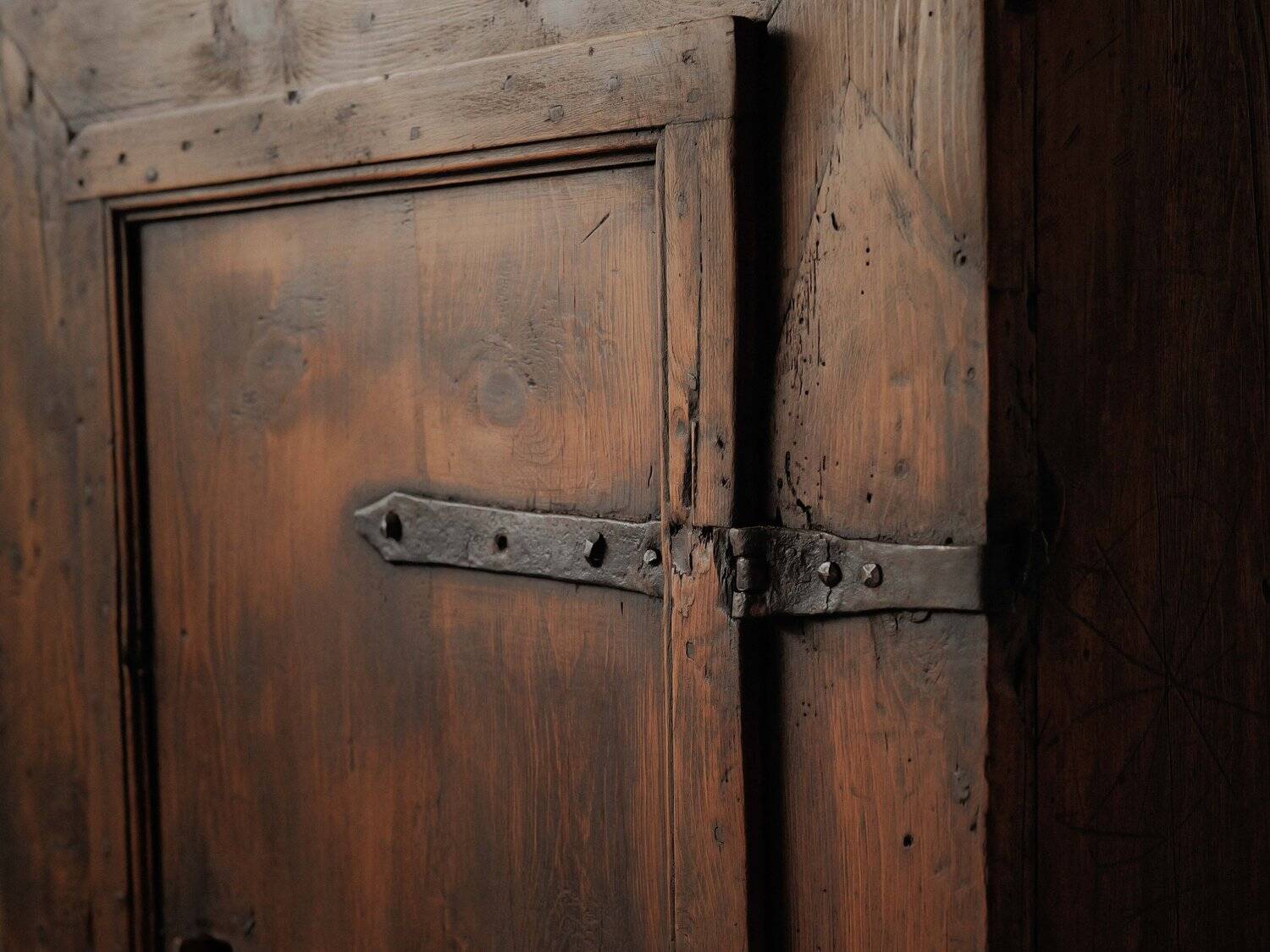 Bonnetière alpine en sapin – Piémont, XVIIIᵉ siècle, art populaire