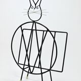 Mid-century cat-shaped magazine or record holder, iron, Italy, 1950s.