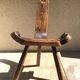 Chaise tripode bois sculpté vintage
