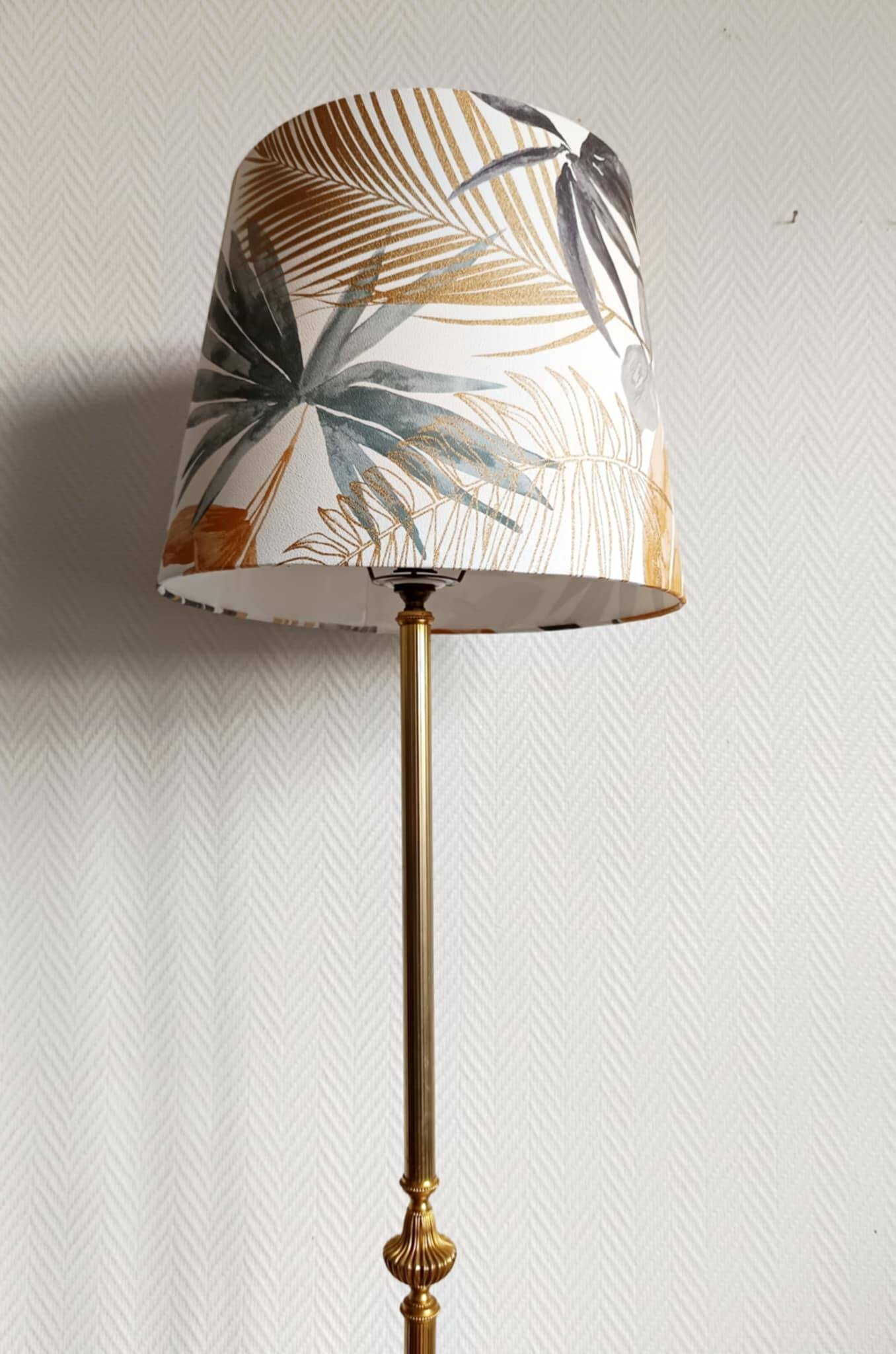 Lampadaire métal doré style Louis XV