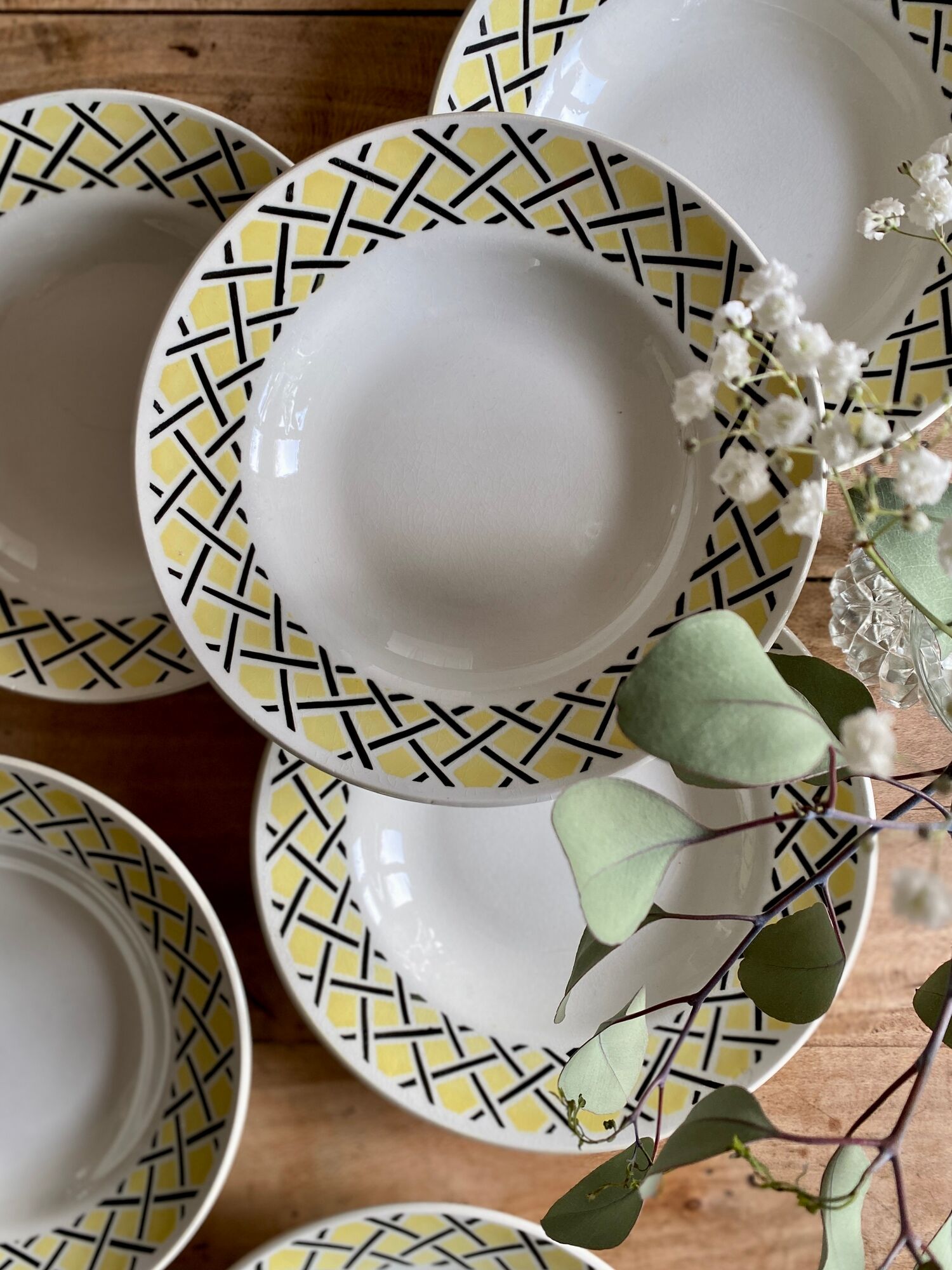 Set of 6 vintage hollow plates with yellow and black décor