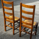 Paire de chaises en chêne et paille – années 50