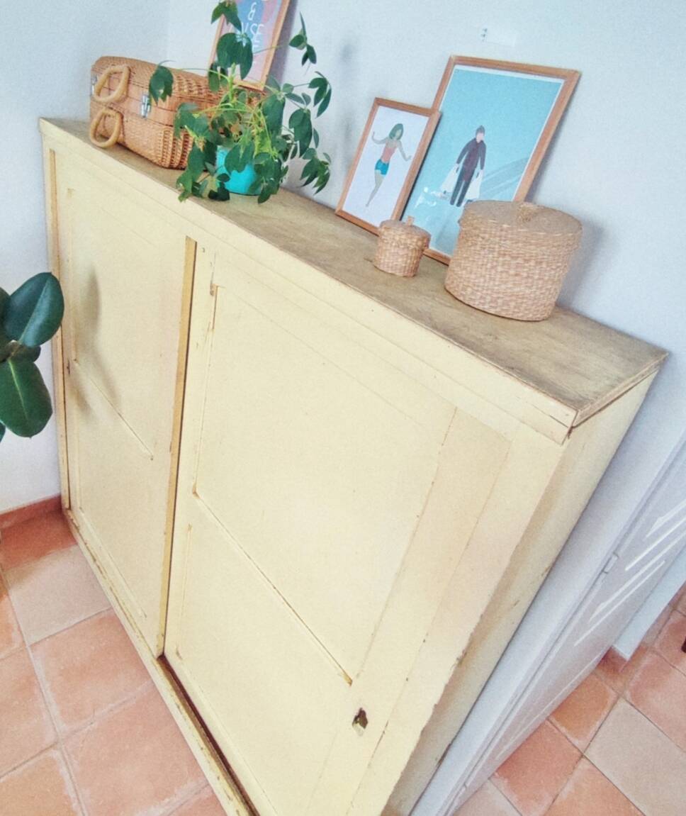 Trade furniture, storage furniture with sliding doors