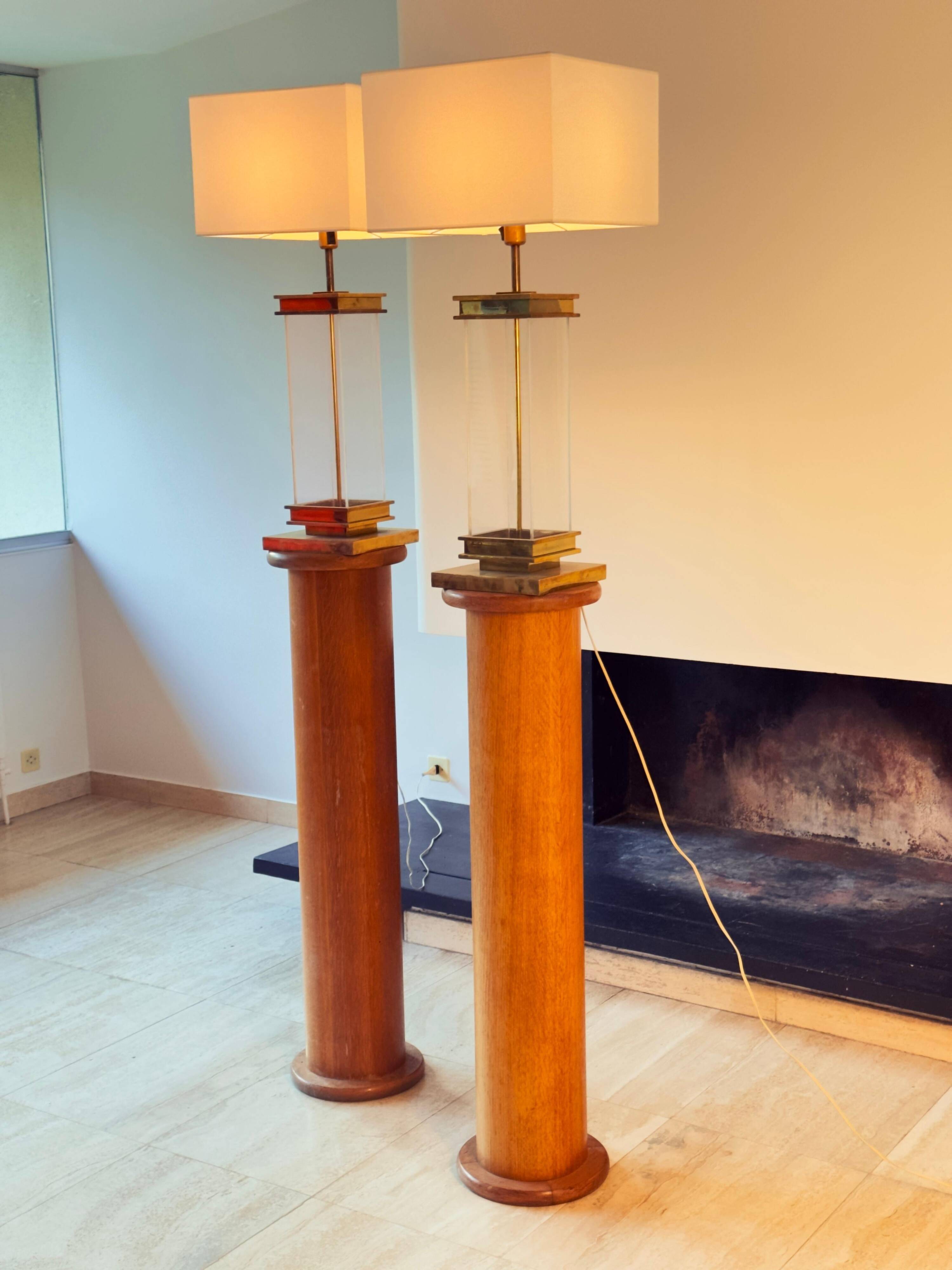 Pair of Monumental Floor Lamps in Plexiglass and Bronze, Italy, 1970s