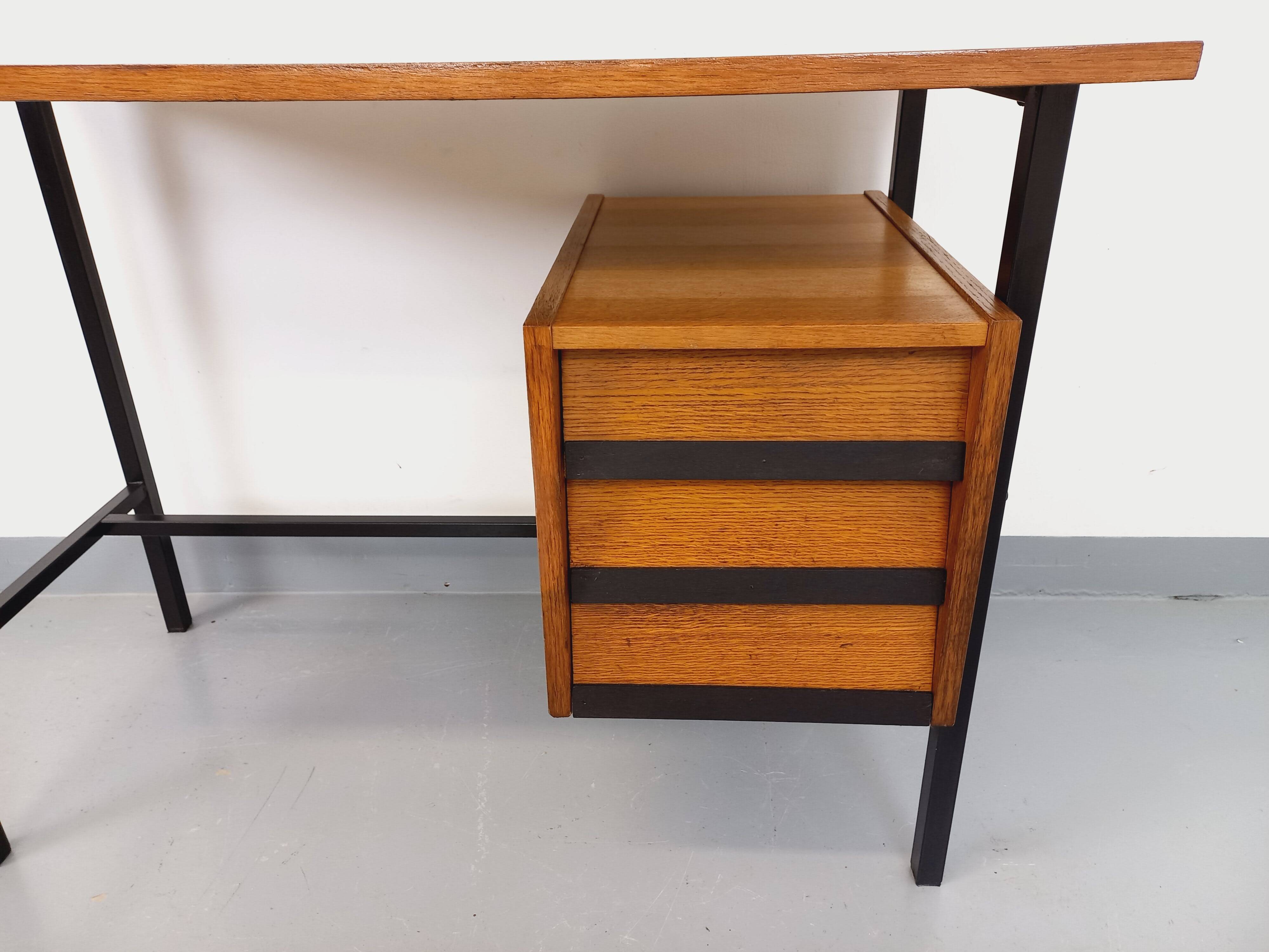 Vintage modernist desk in wood and black metal from the 60s