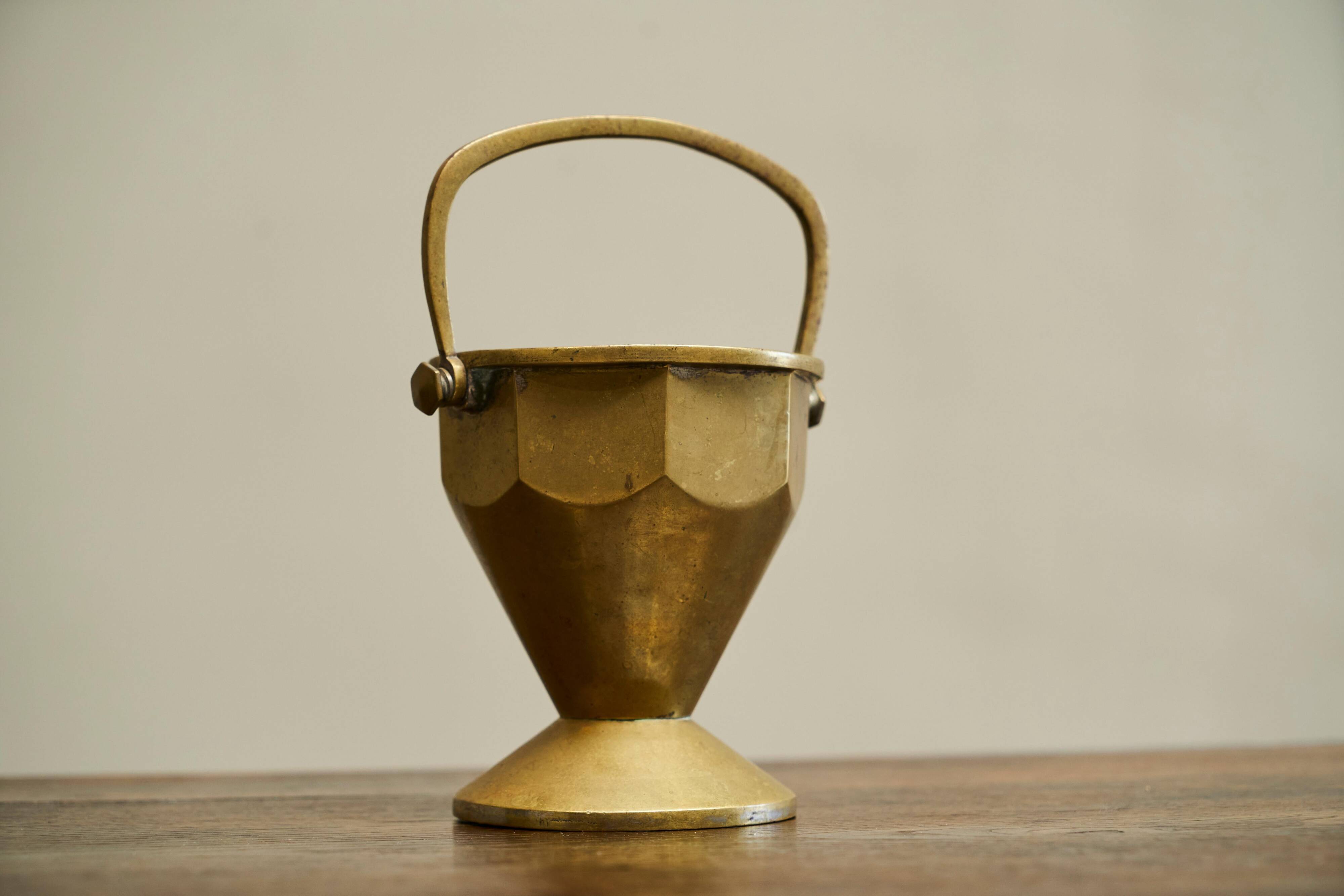 Art Deco brass waste bin with handle, early 20th century