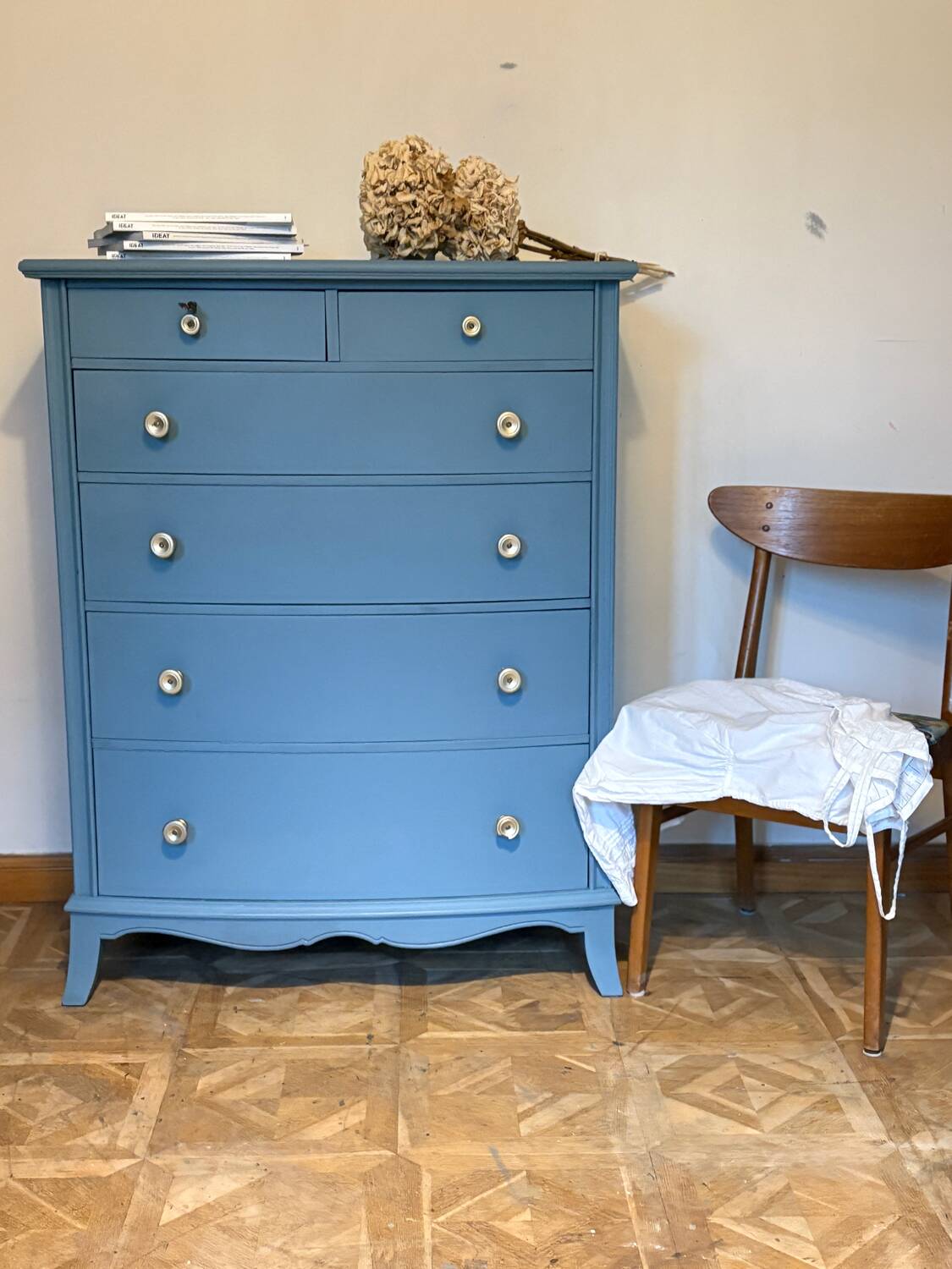 Commode semainier bleue zingueur