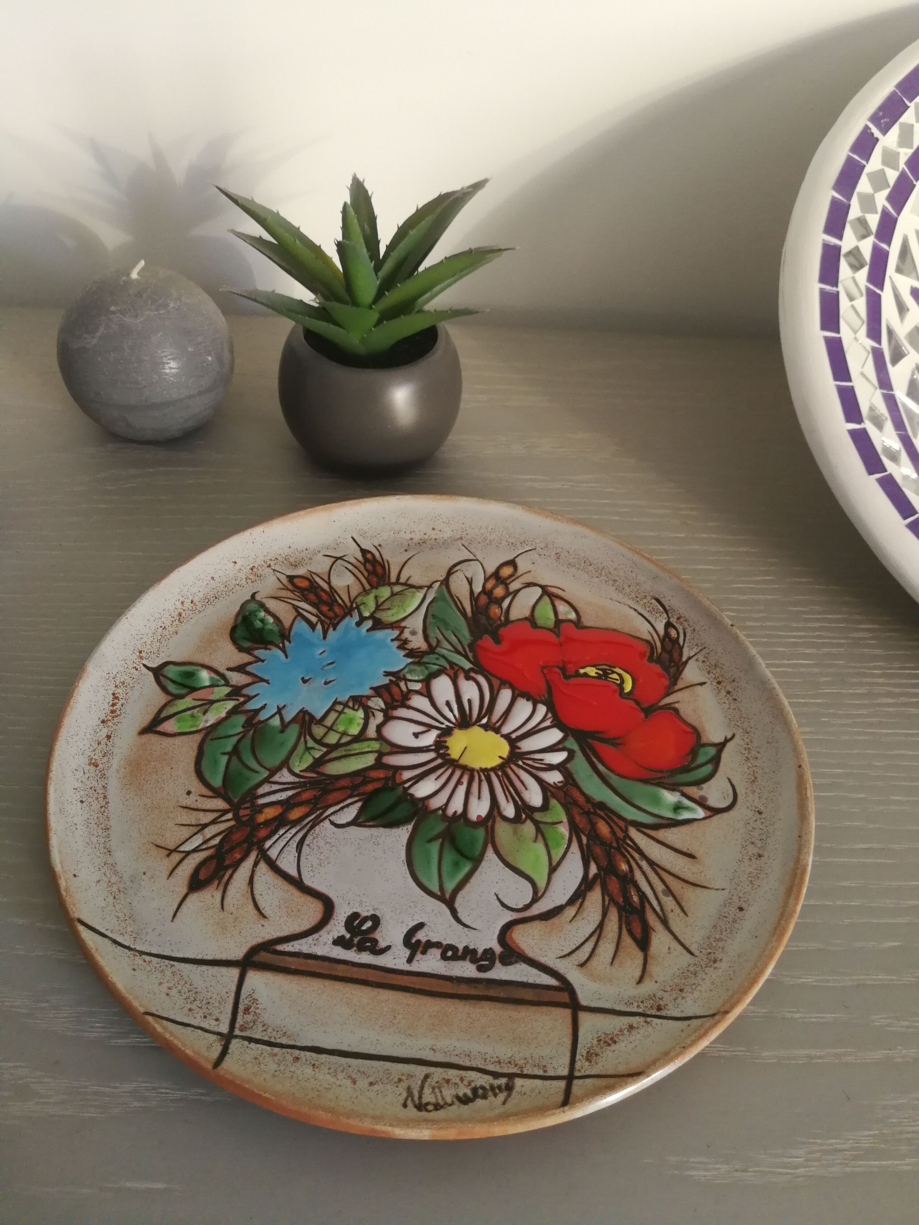 Plate vallauris '' la grange'' flowers