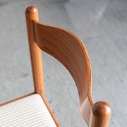 Ensemble de 6 chaises de salle à manger dans le style de Vico Magistretti.