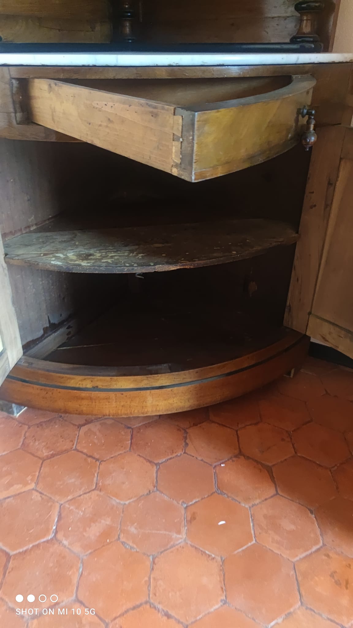 Large corner buffet in solid walnut Louis Philippe era around 1840