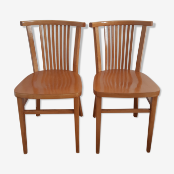 Lot of 2 vintage wooden chairs