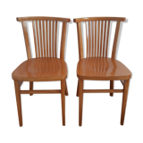 Lot of 2 vintage wooden chairs
