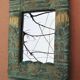 Petit miroir en bois sculpté à patine verte et dorée