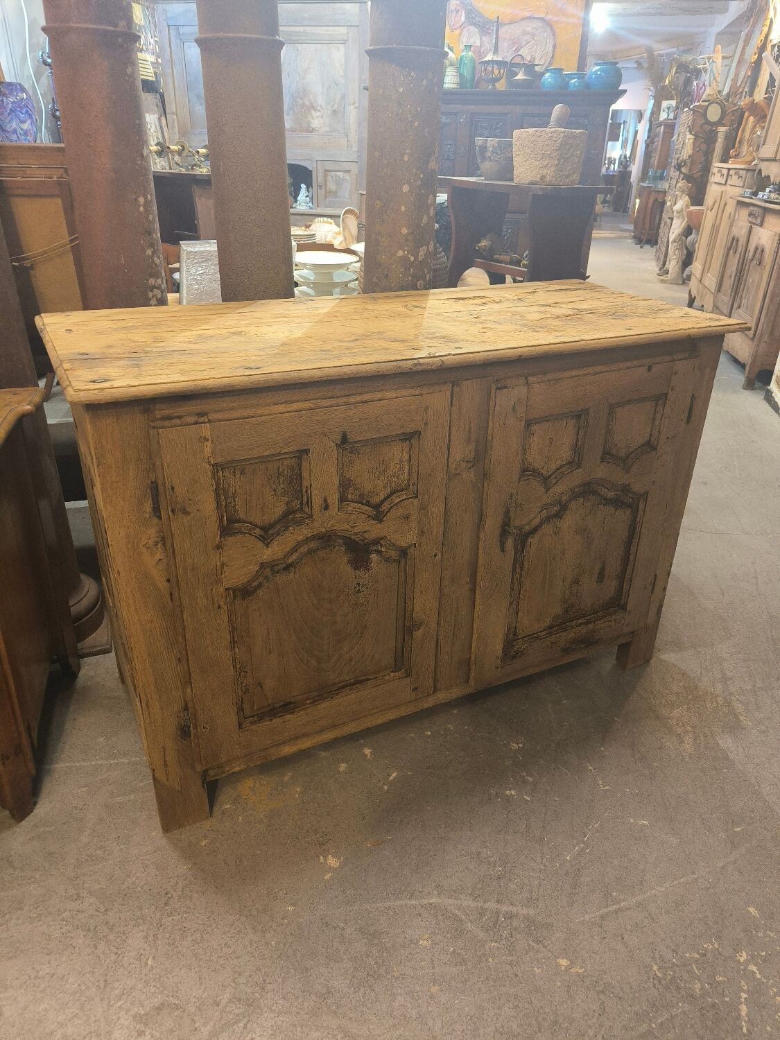 Buffet 17th in Aveyron oak