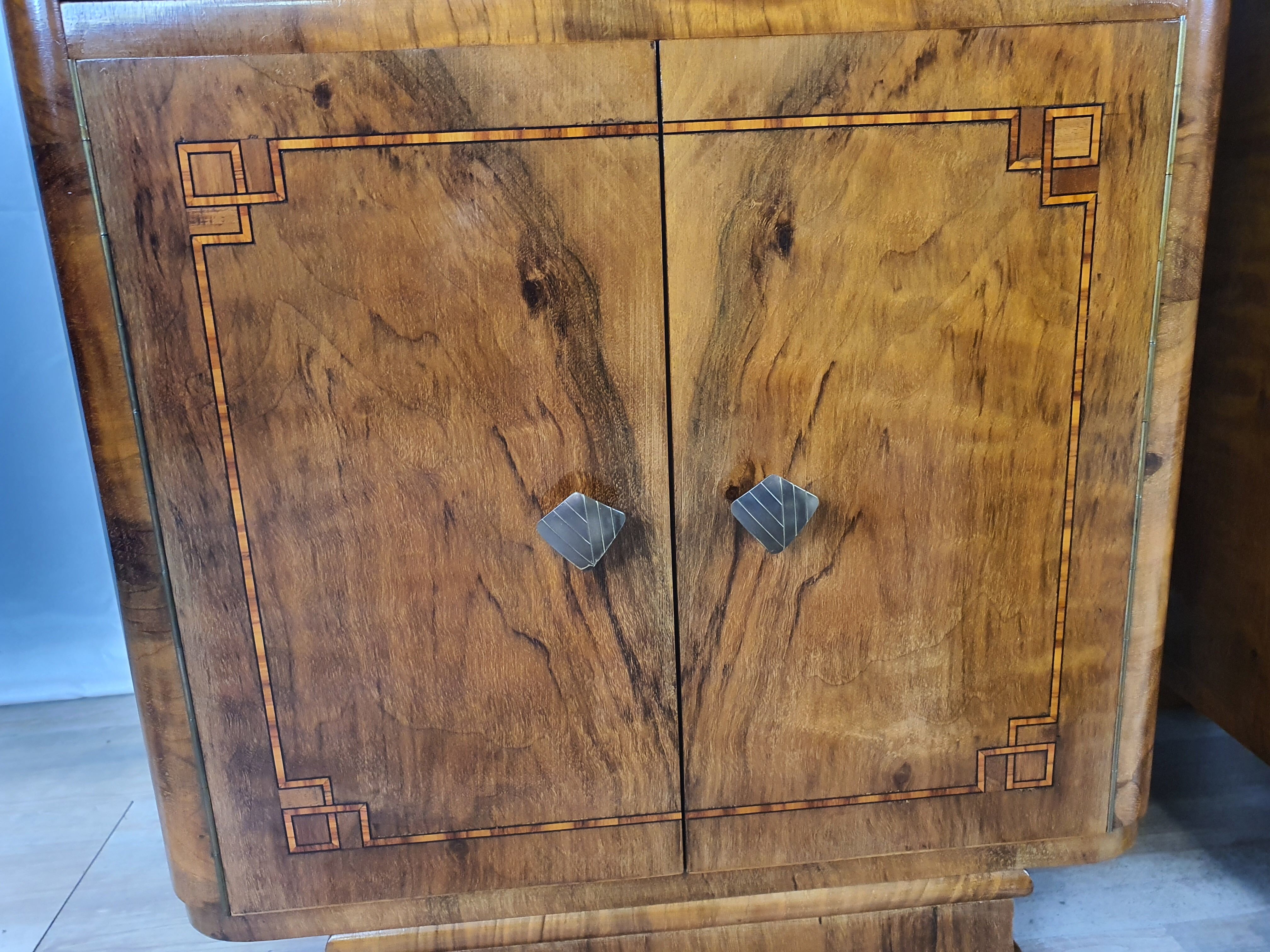 Art Decò Bedsides in Walnut