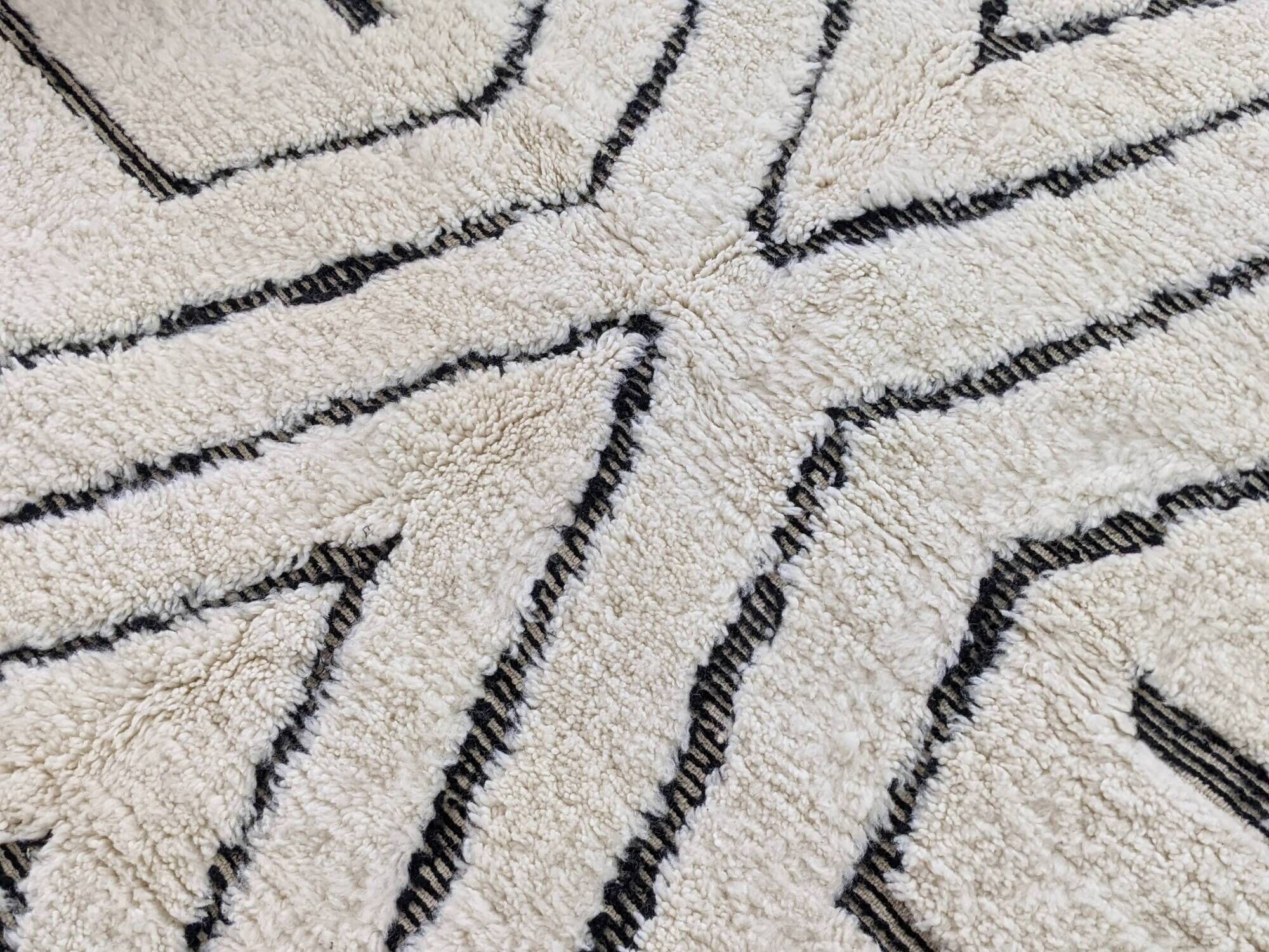 Large Beni Ouarain rug, 295 x 215 cm || 9.68 x 7.05 feet, G-384