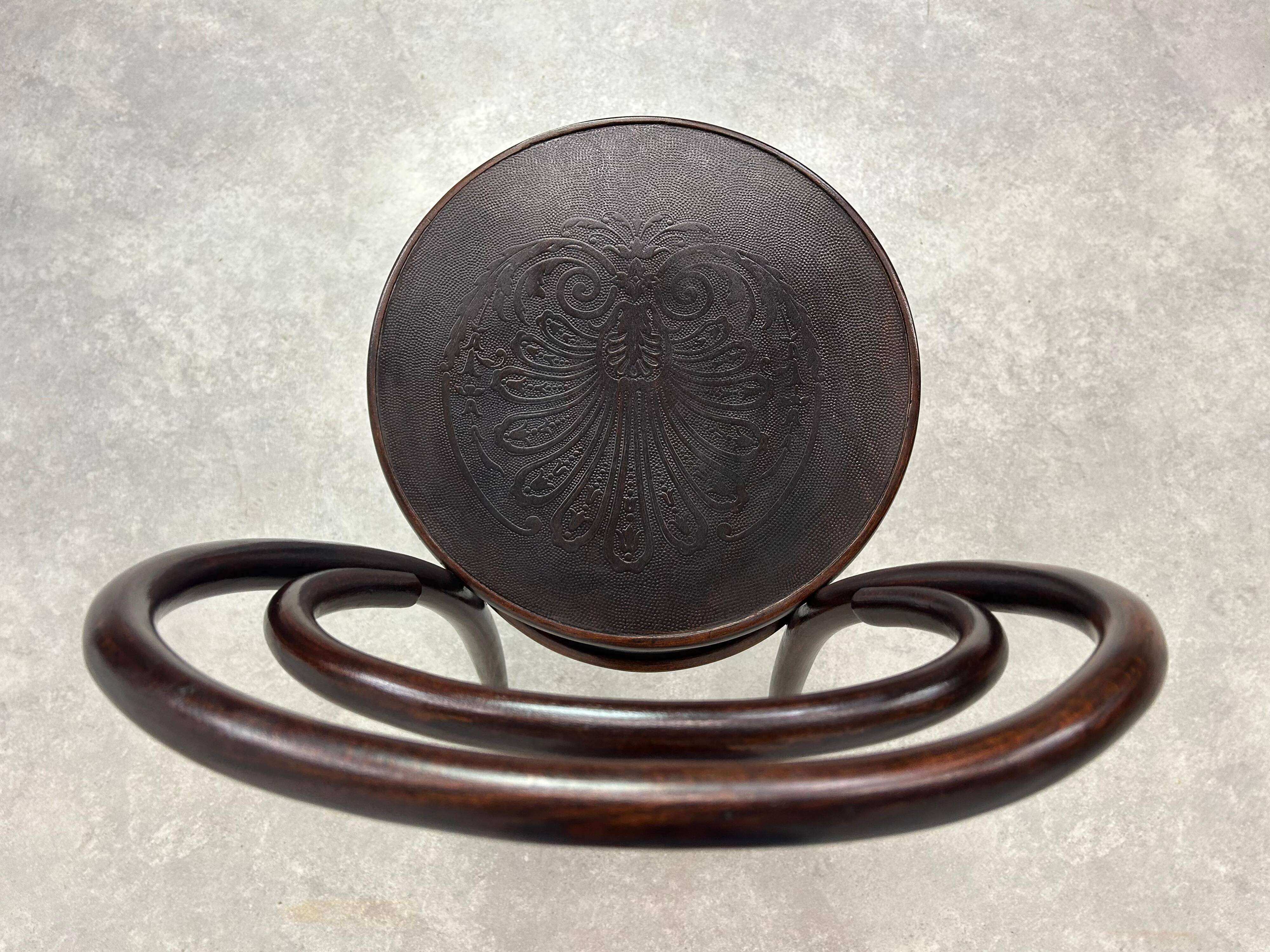 Curved wooden dining chairs no. 14 by Ton Bystřice pod Hostýnem