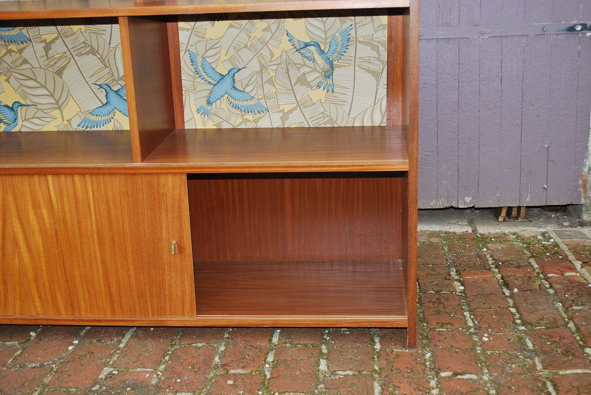 Vintage showcase library