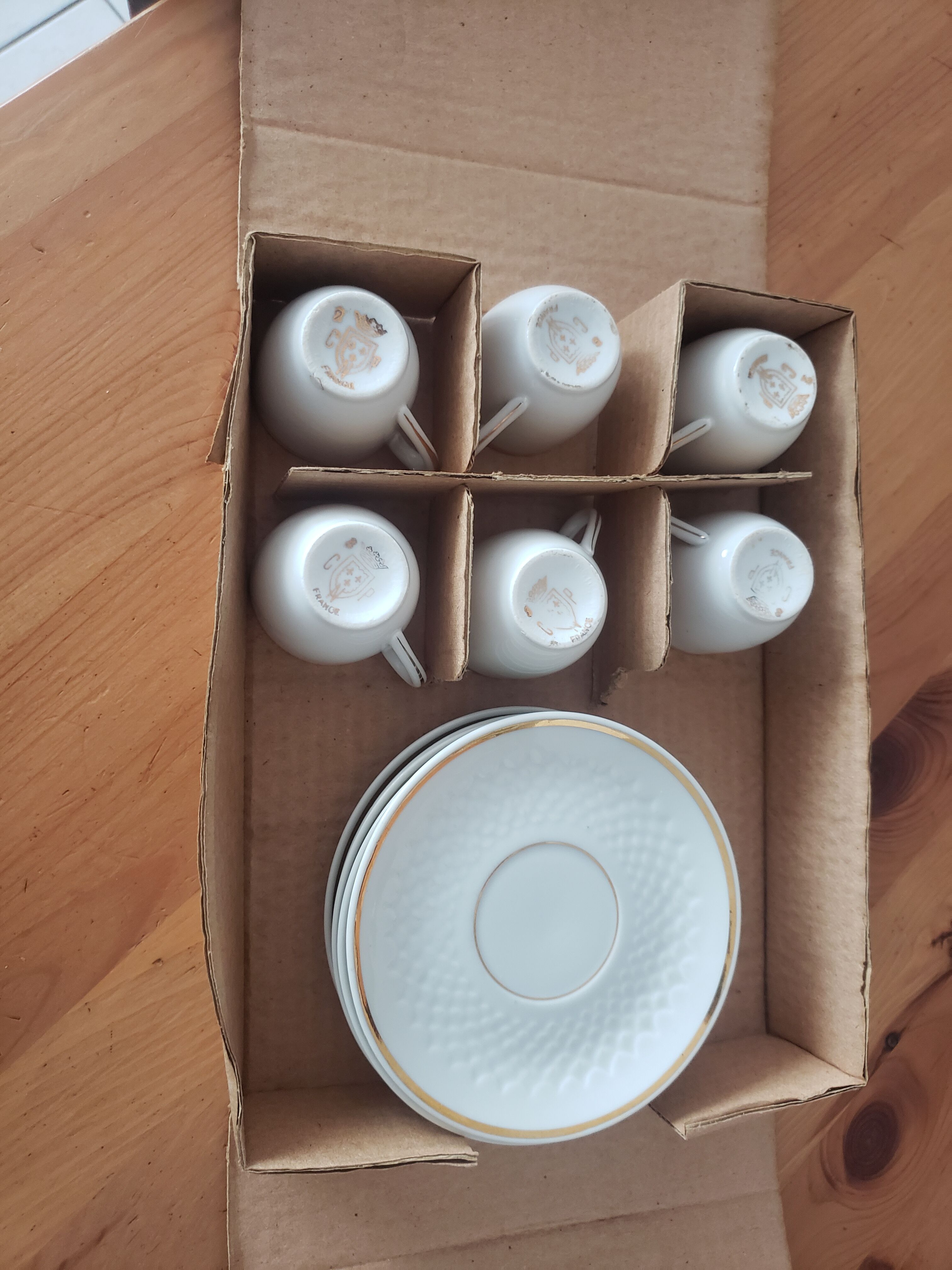 6 CNP mocha cups gilded with fine 24 carat gold