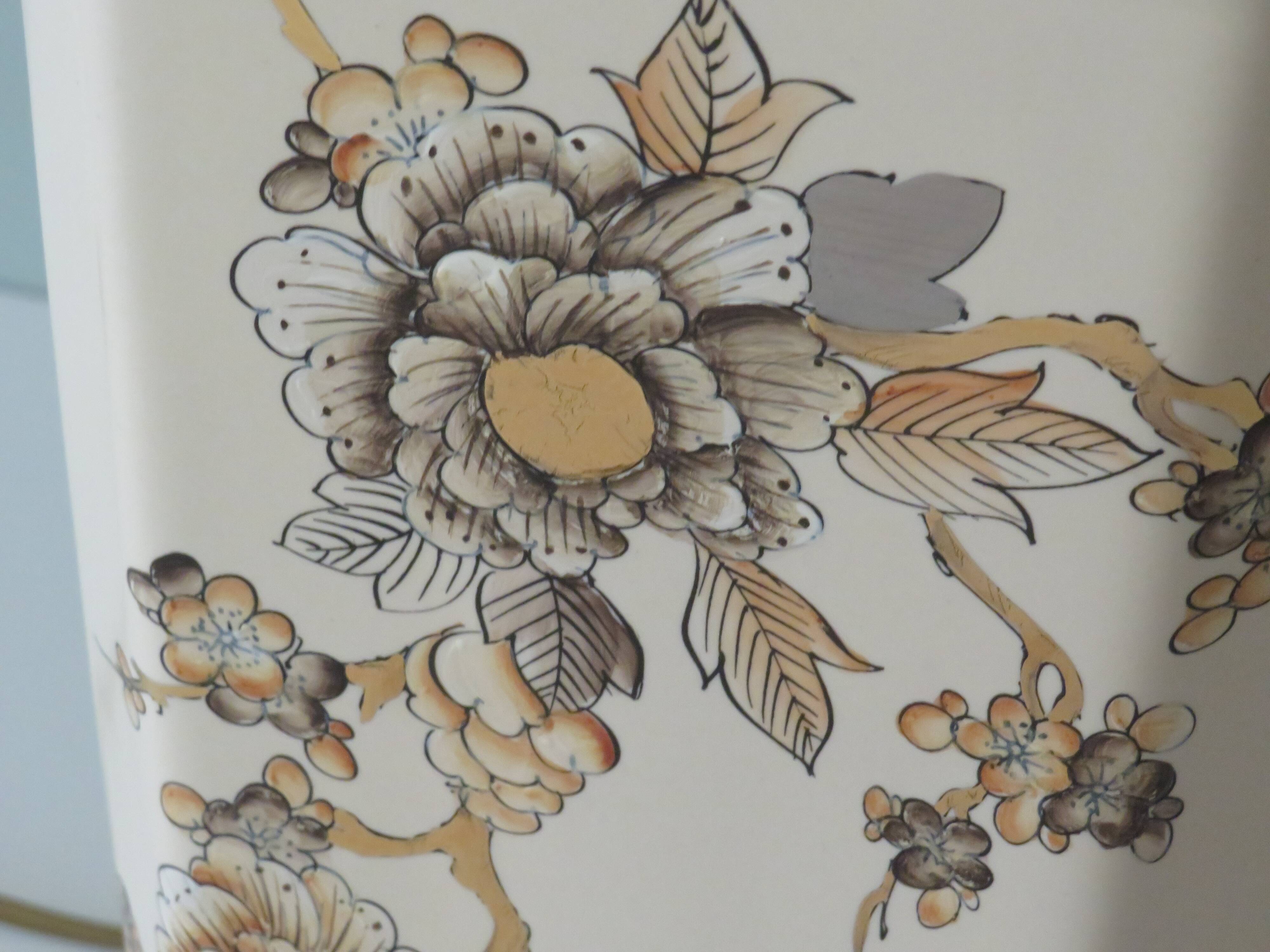 Lampe à poser en céramique émaillée couleur crème Louis Drimmer  avec nouvel abat-jour.