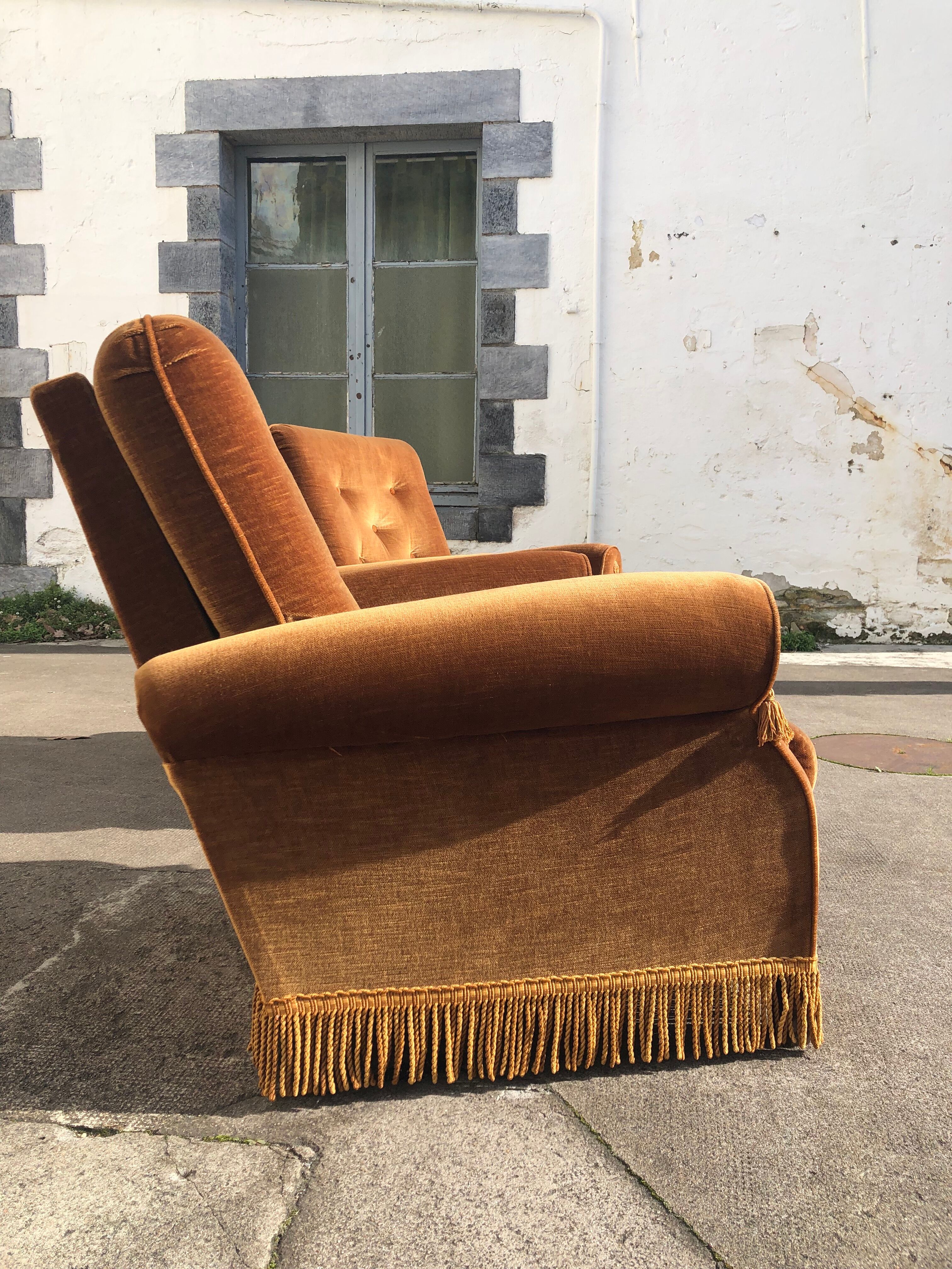 Pair of toad armchairs in old gold velvet