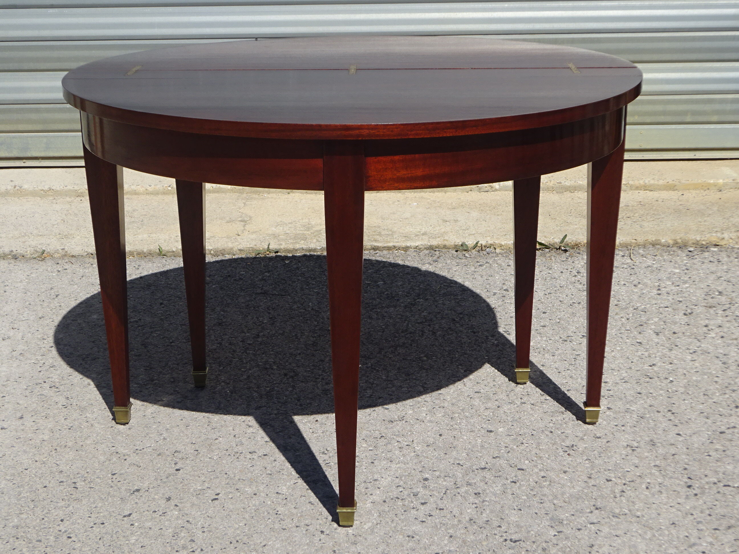 Half-moon console table, extendable in Empire style.