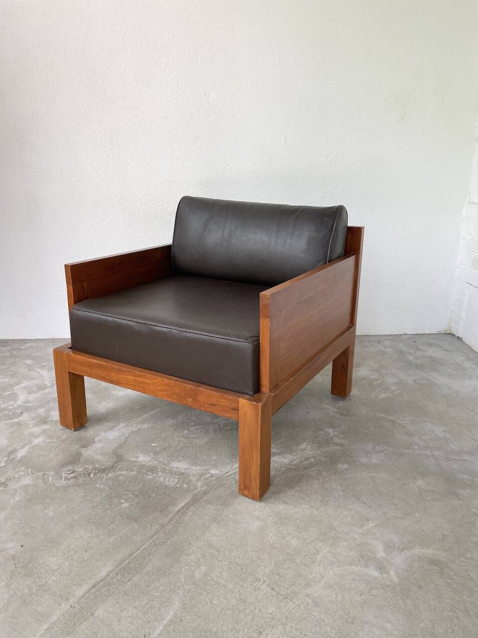 Modernist armchair in exotic wood and leather