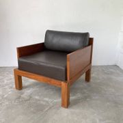 Fauteuil moderniste bois exotique et cuir