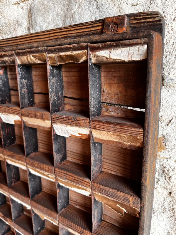 Casier d'imprimerie en métal et bois