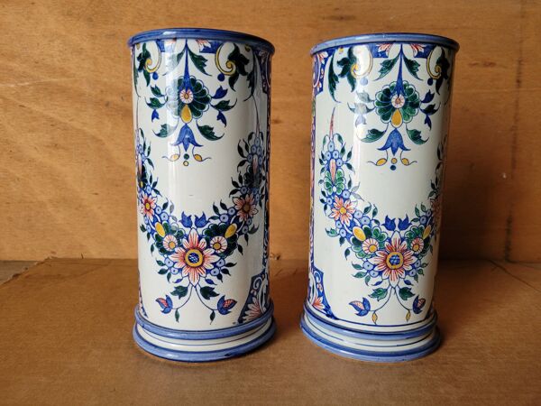 Paire de vase rouleau en faïence de Gien décor Rouen