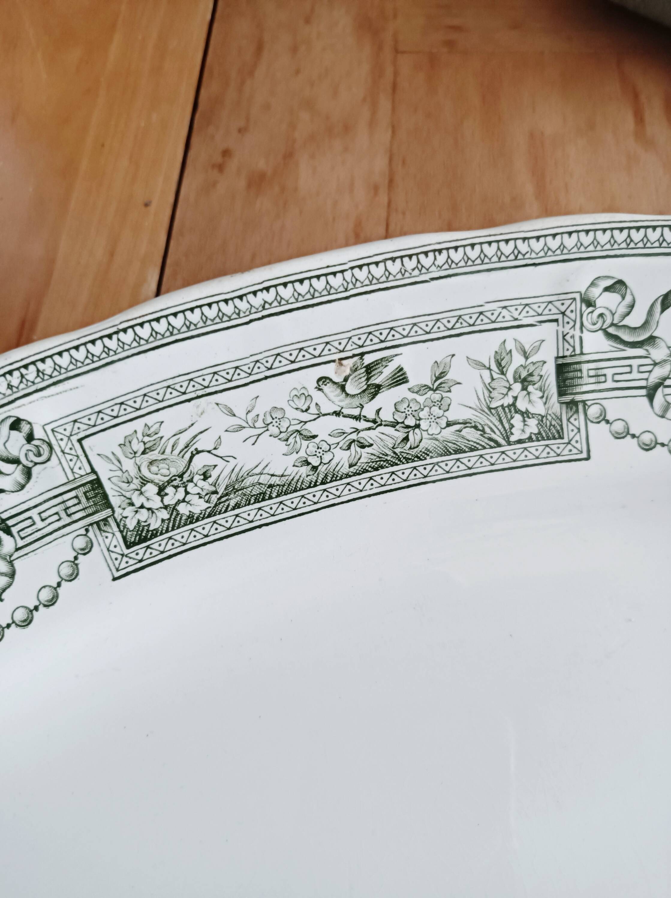 Oval ironstone platter from Saint Amand and Hamage, Medallion