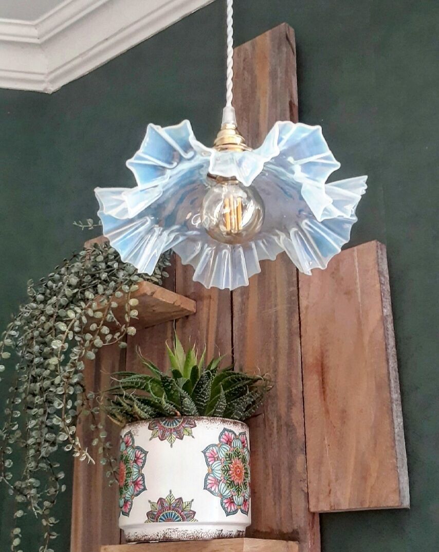 Opalescent opaline suspension