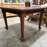 Table antique Anglaise sur roulettes en bois de chêne massif par Joseph Fitter (XIXe siècle)