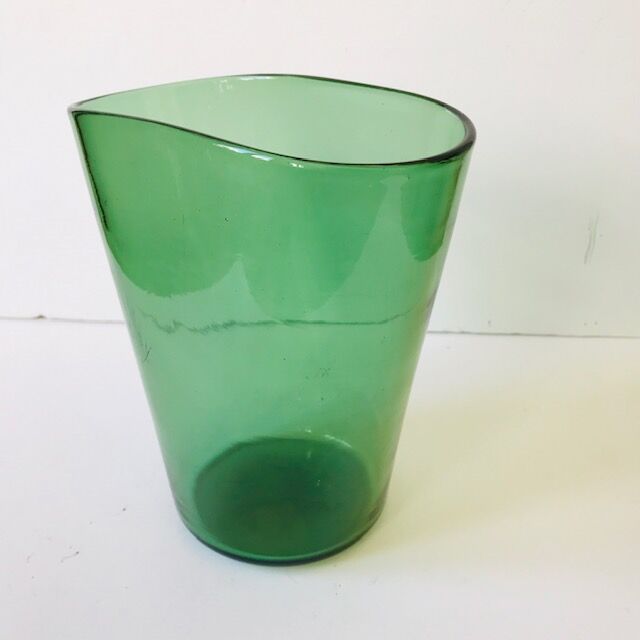 Glass vase blows green empoli