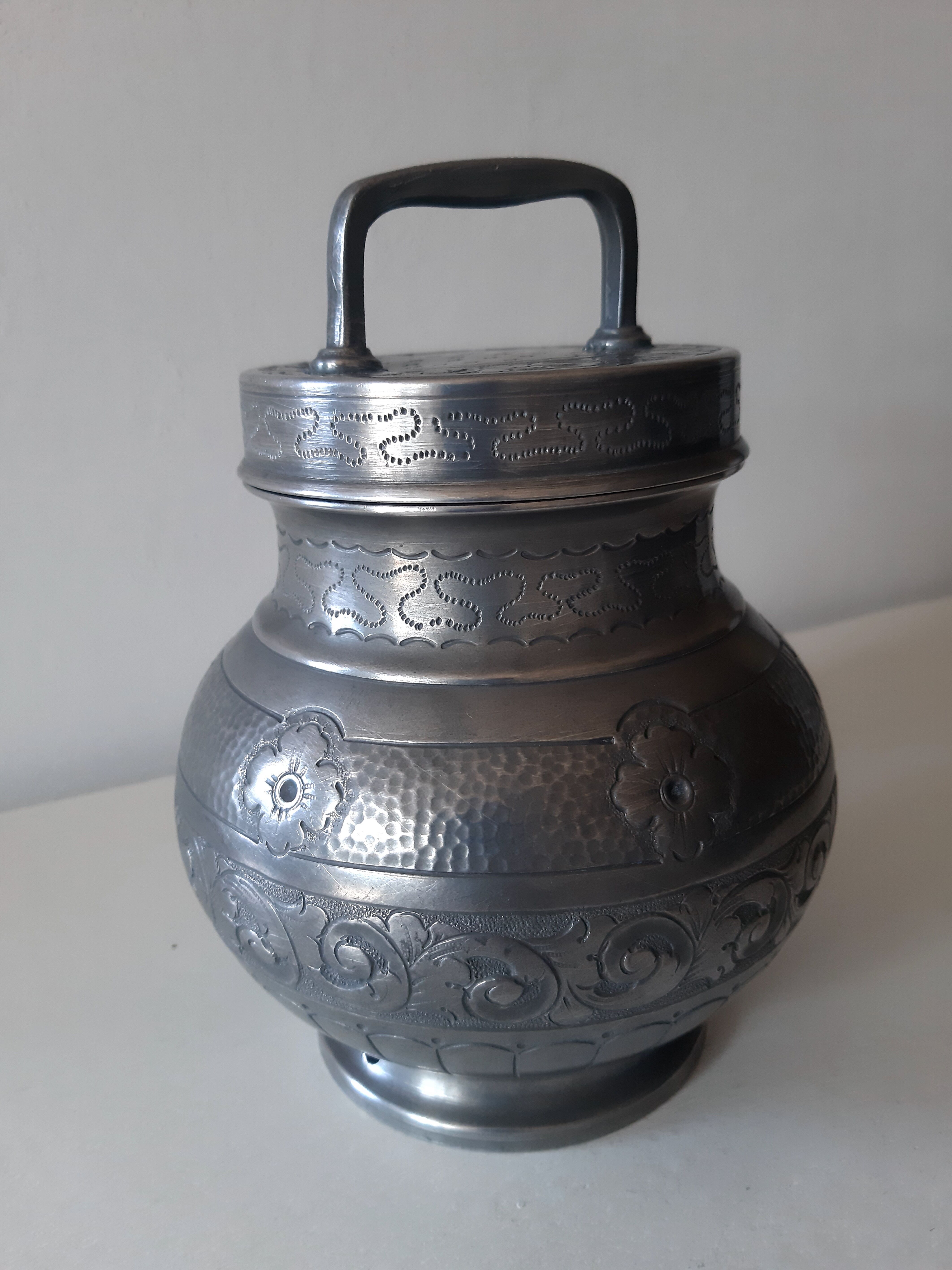 Old tin pot