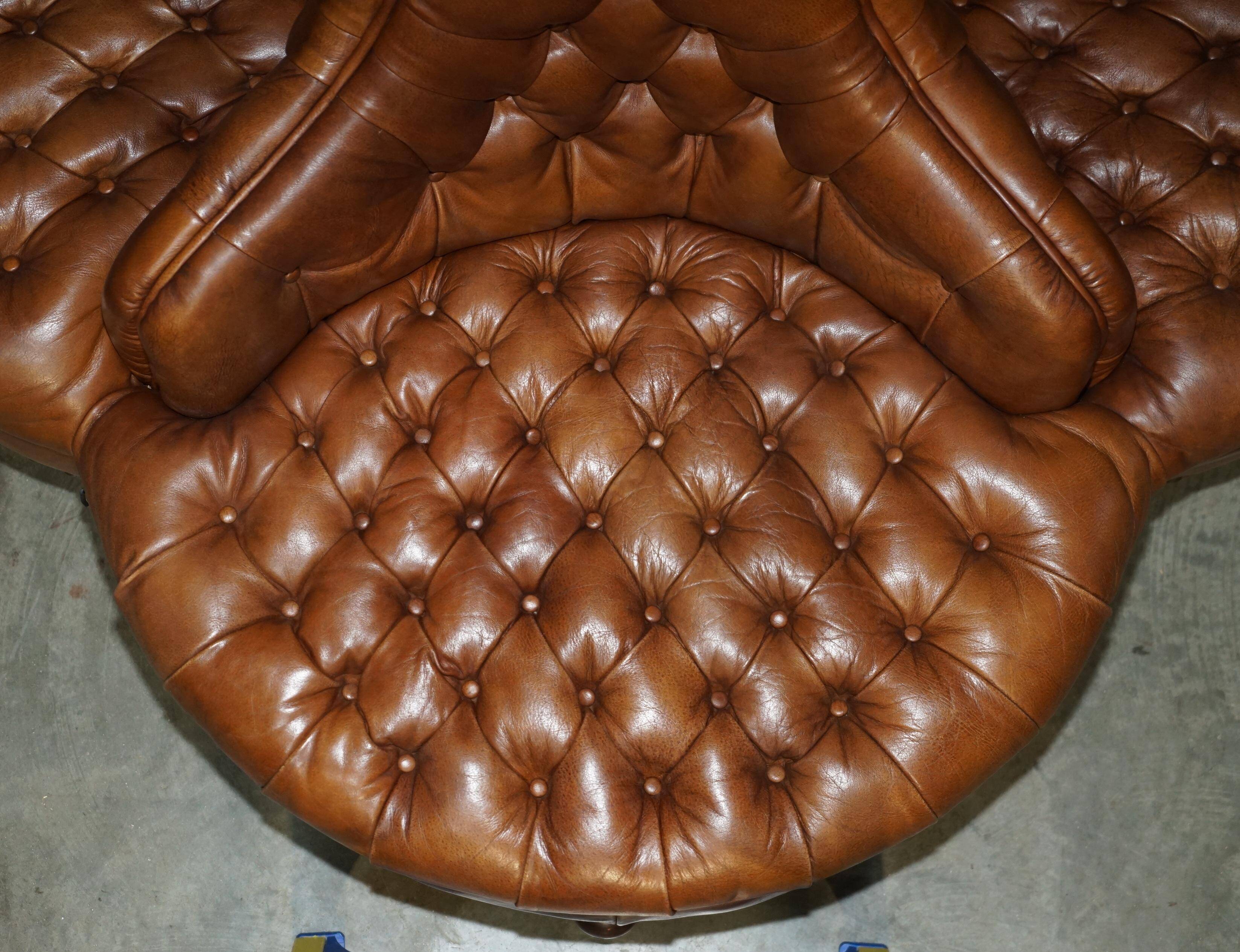 Leather Chesterfield tête-à-tête sofa, 4-seater