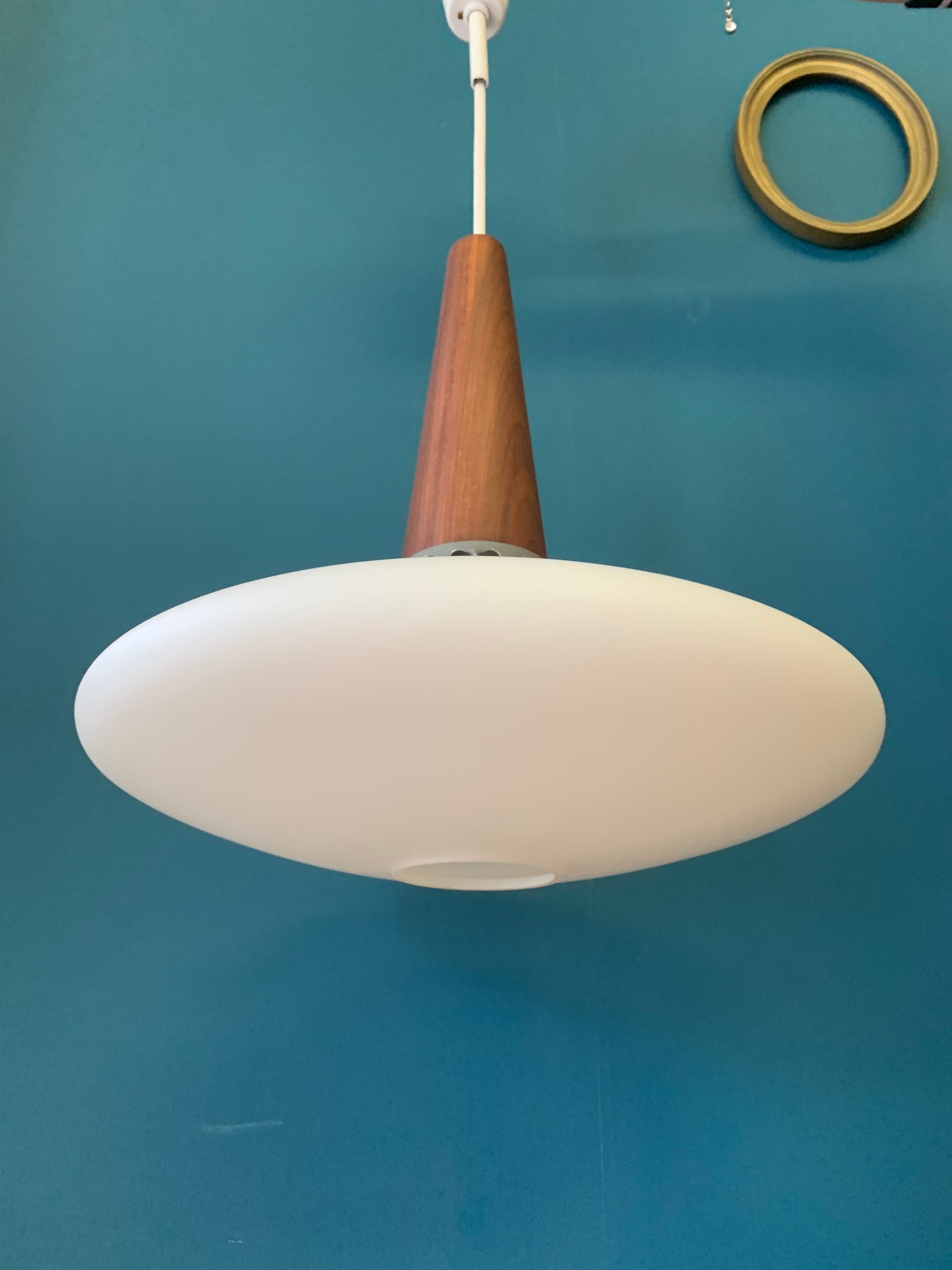 Suspension scandinave Louis Kalff 1960