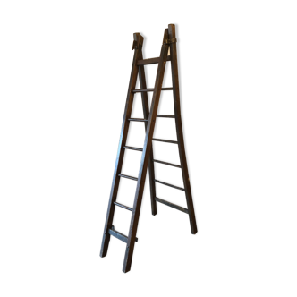 Escabeau en bois ancien