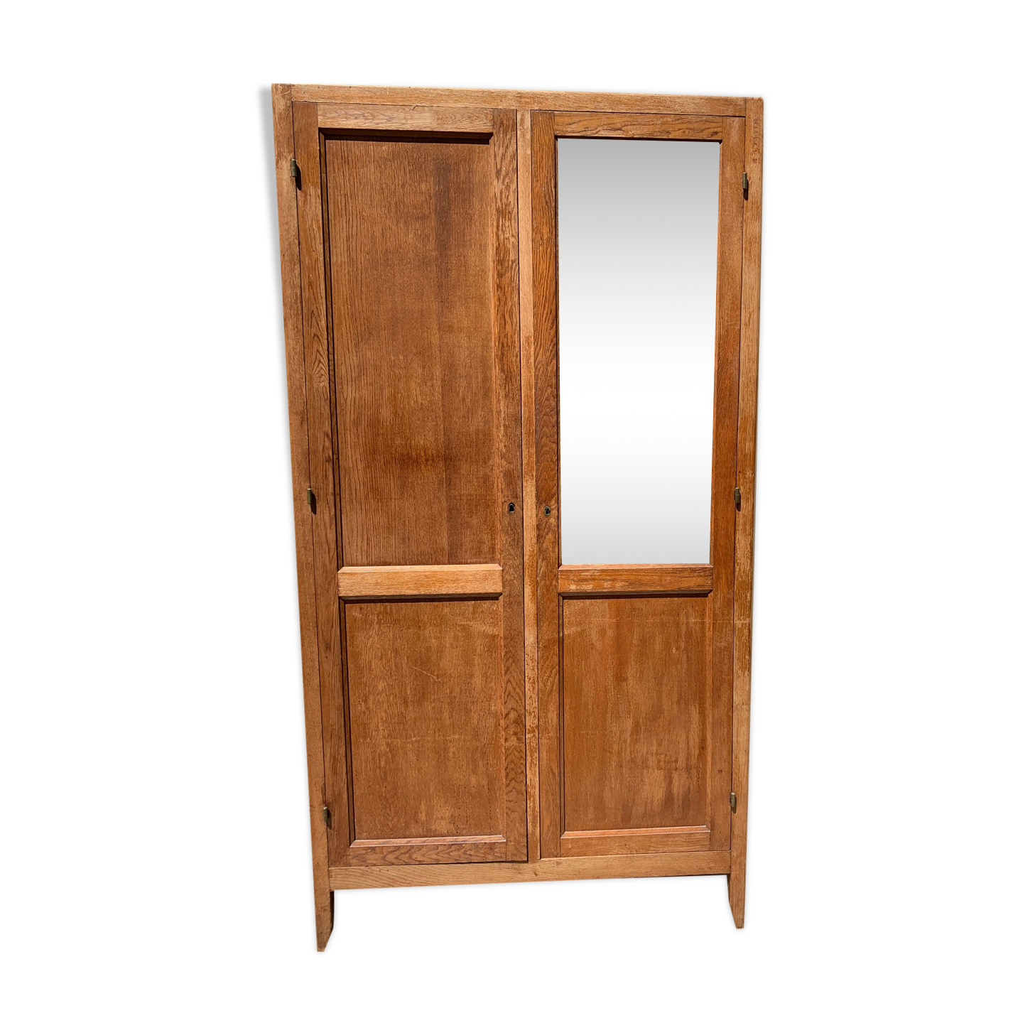 Vintage 70s hospital cabinet