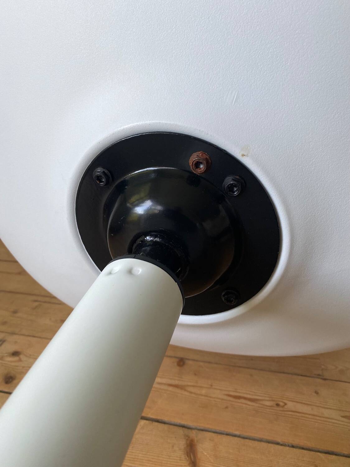 Space age 70s swivel tulip foot chairs